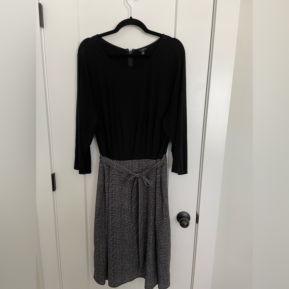 Elegant dress with jersey top and flowing bottom